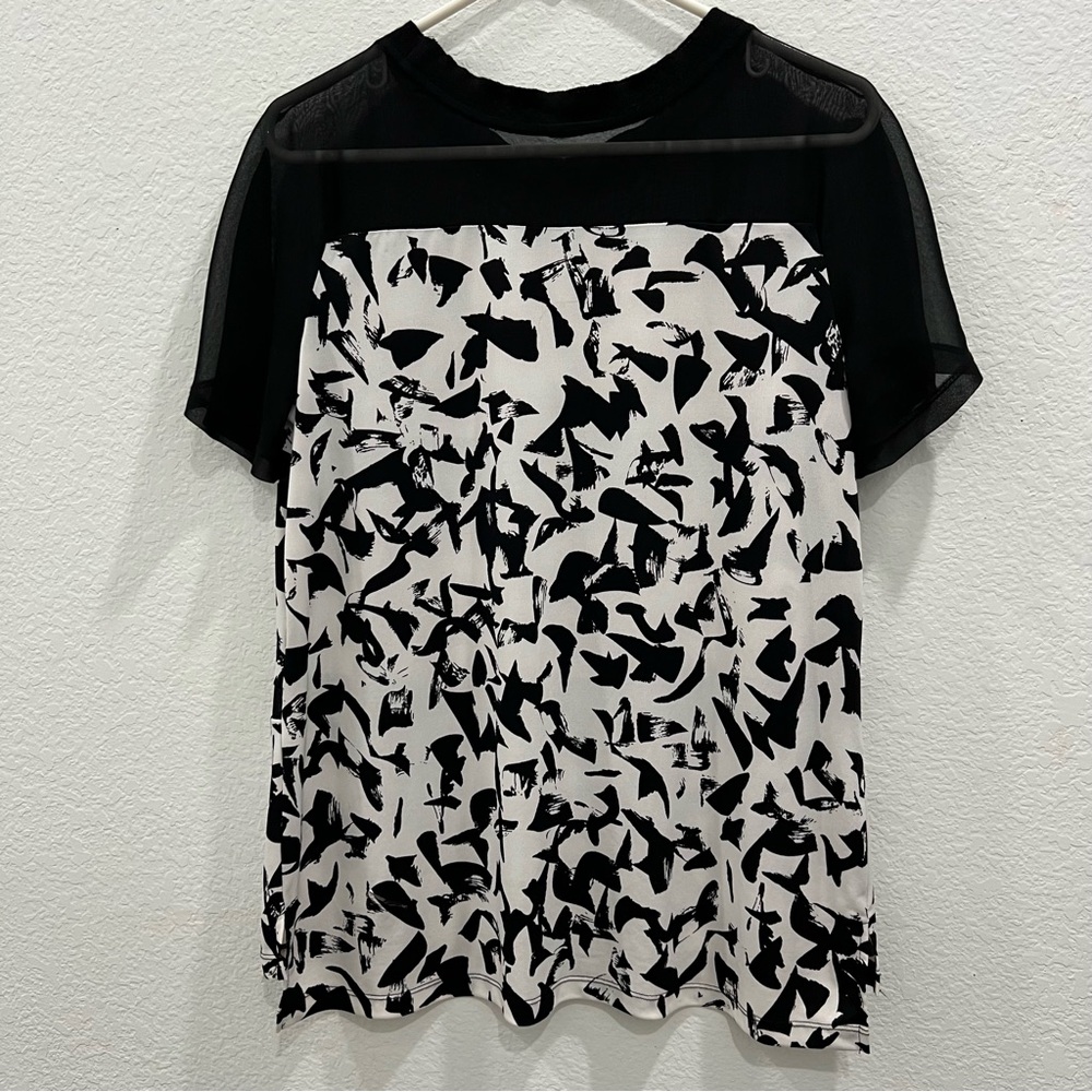 Black and white short sleeve top with sheer black sections Size L‎ - Picture 5 of 7
